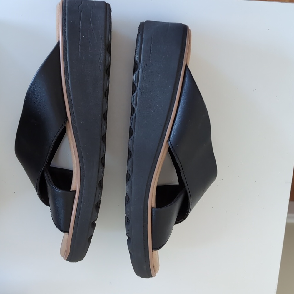 Clarks Women's Black and Tan Sandals - Picture 3 of 4